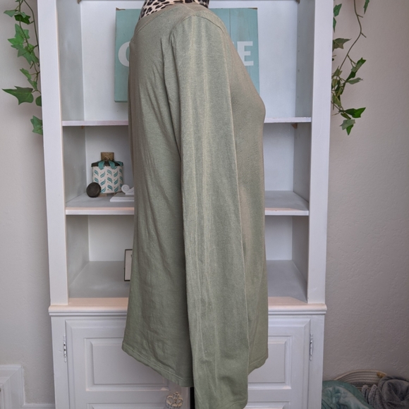 Ambiance Maternity - Green long sleeve top - Large - Picture 5 of 7